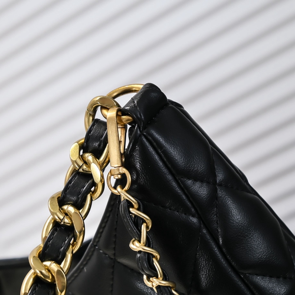 シャネルバッグ角部分ディテール